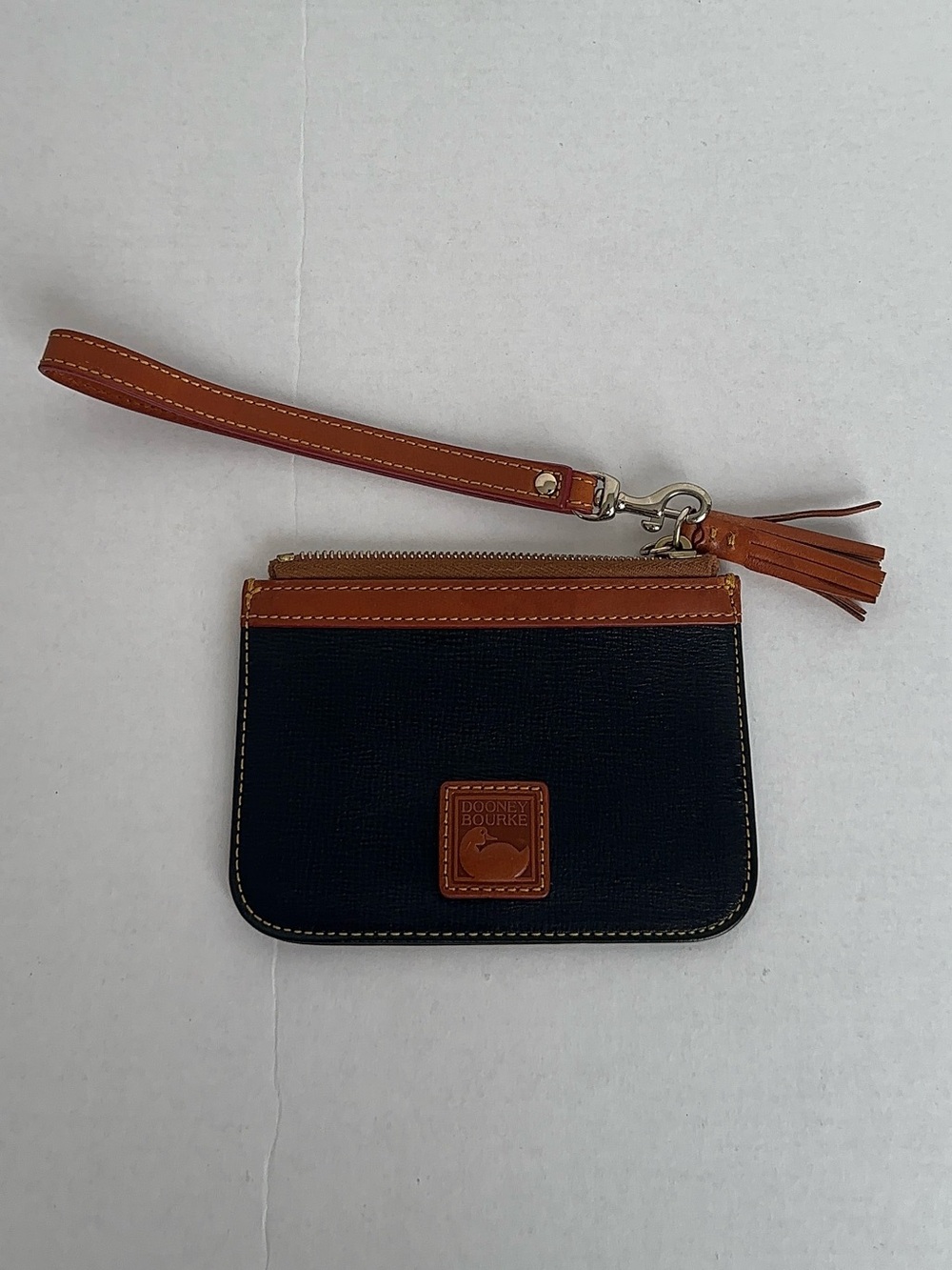 Dooney & Bourke Genuine Leather Wallet Wristlet Small Zip Clutch Purse